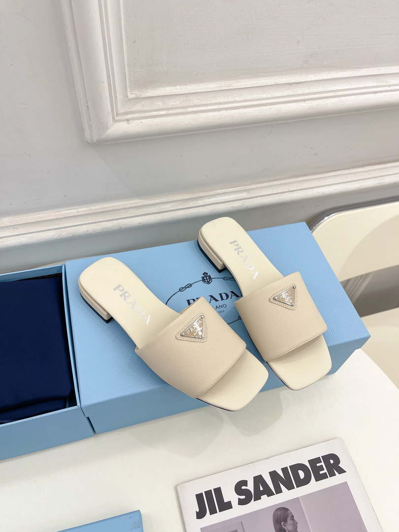 Prada Embossed leather slides leather P91265