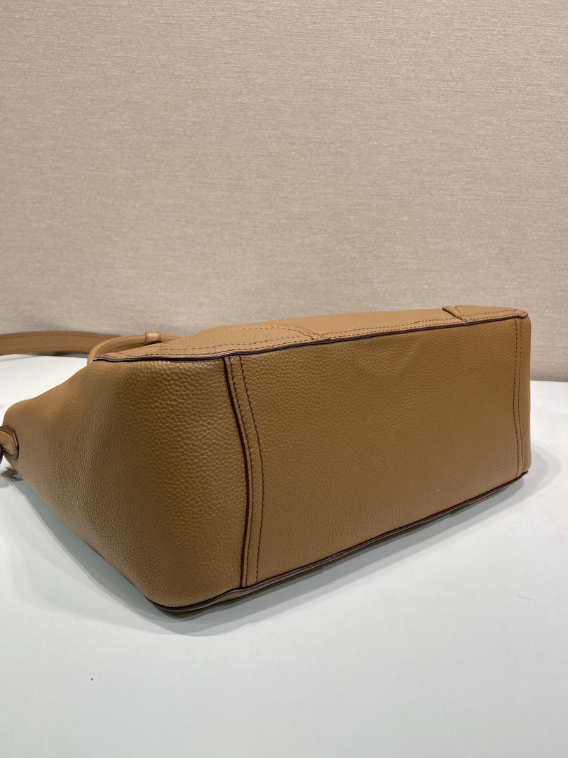 Prada Large leather tote bag 1BG602 Brown