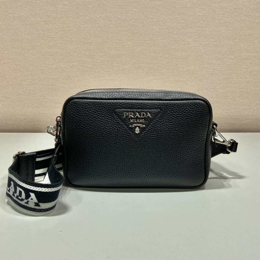 Prada Leather bag with shoulder strap 1BH082 Black