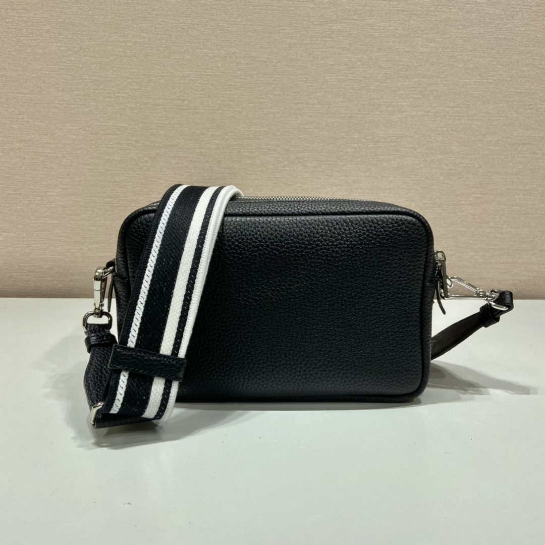 Prada Leather bag with shoulder strap 1BH082 Black