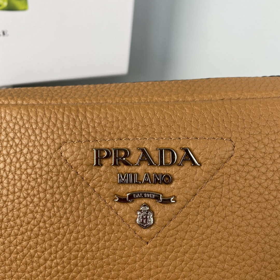 Prada Leather bag with shoulder strap 1BH082 Tan