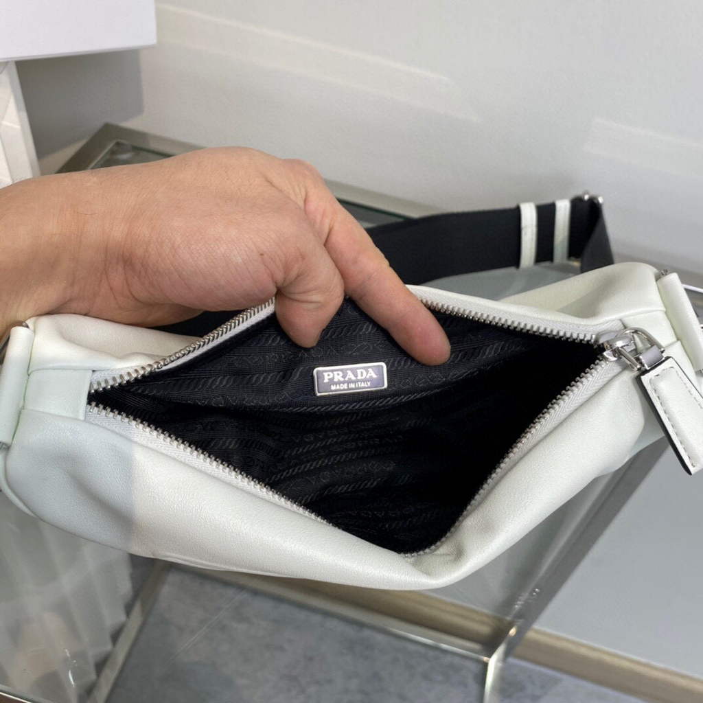 Prada Leather Prada Triangle shoulder bag 1BH190 White