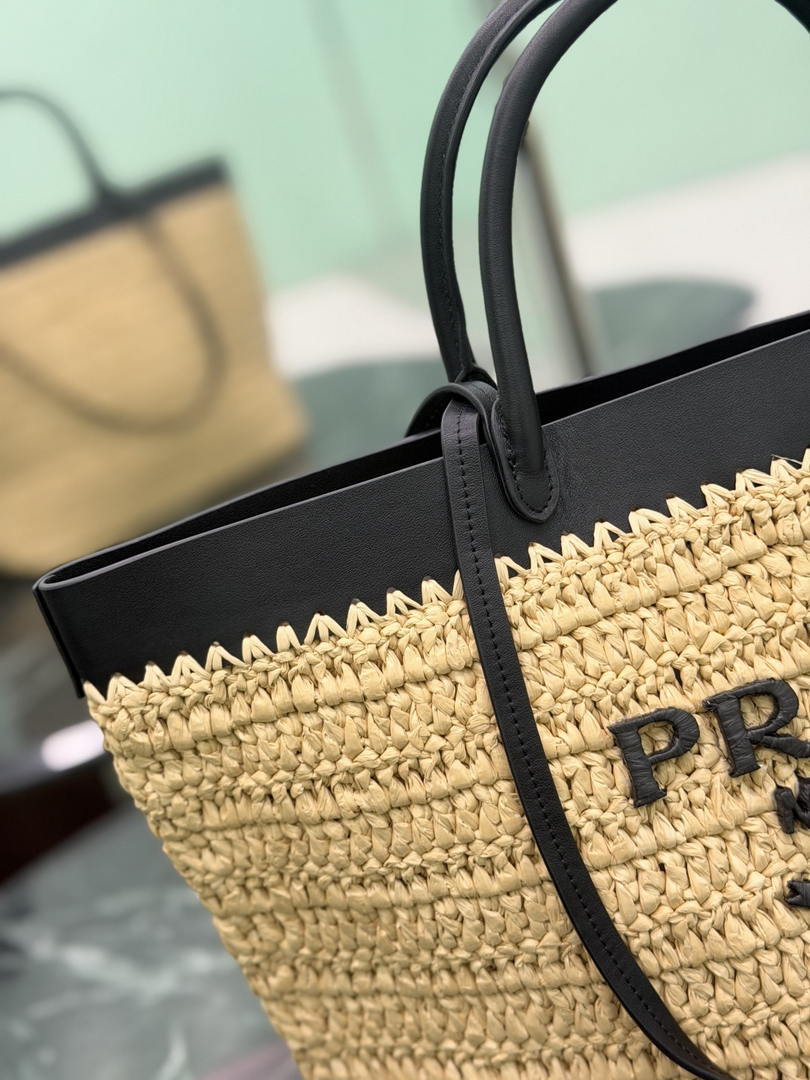 Prada Medium crochet and leather tote bag 1BG499 Black