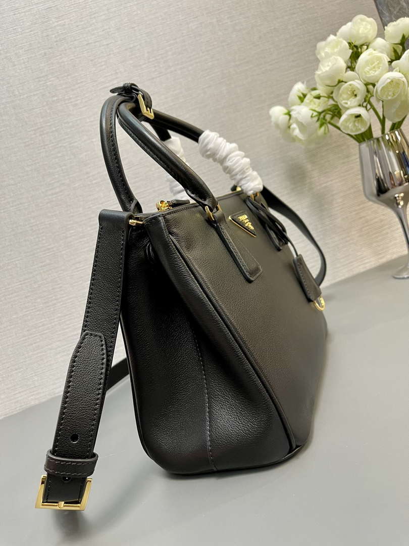 Prada Medium Prada Galleria Saffiano leather bag 1BA863 Black