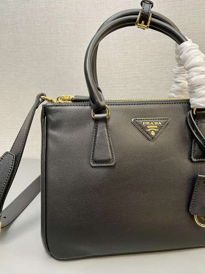 Prada Medium Prada Galleria Saffiano leather bag 1BA863 Black