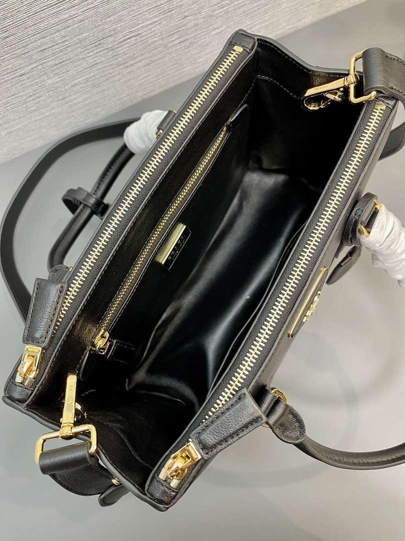 Prada Medium Prada Galleria Saffiano leather bag 1BA863 Black
