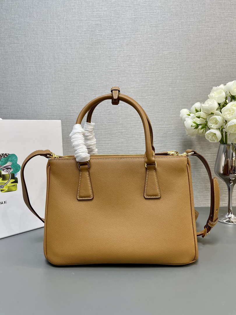 Prada Medium Prada Galleria Saffiano leather bag 1BA863 Natural