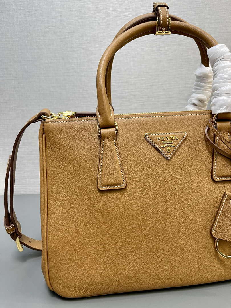 Prada Medium Prada Galleria Saffiano leather bag 1BA863 Natural