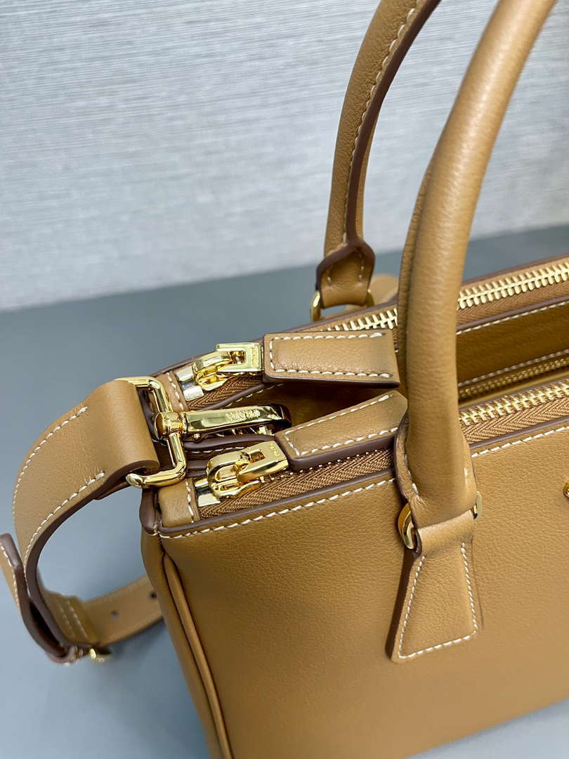 Prada Medium Prada Galleria Saffiano leather bag 1BA863 Natural