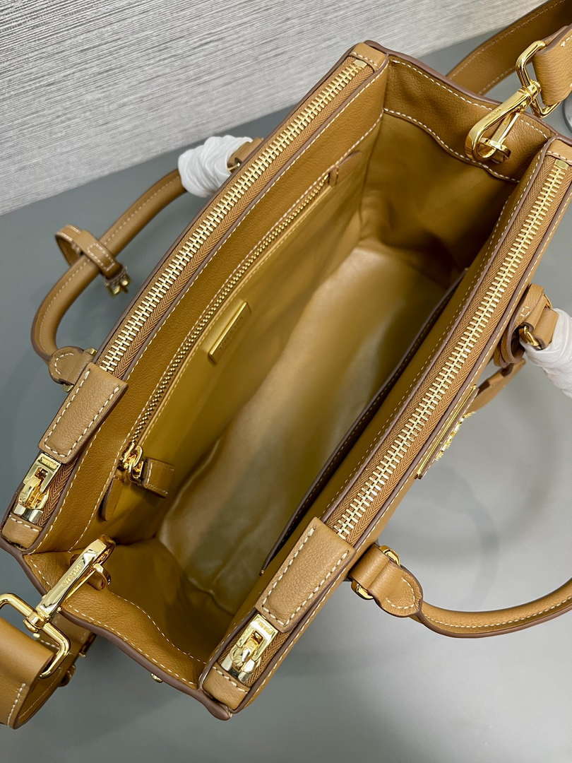 Prada Medium Prada Galleria Saffiano leather bag 1BA863 Natural