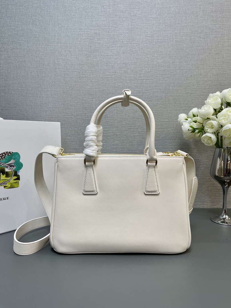 Prada Medium Prada Galleria Saffiano leather bag 1BA863 White