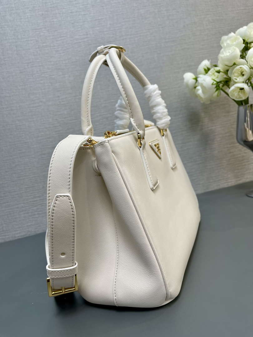 Prada Medium Prada Galleria Saffiano leather bag 1BA863 White