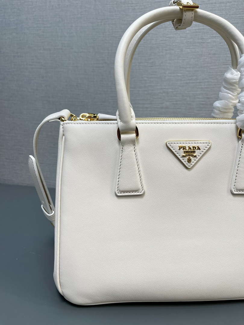 Prada Medium Prada Galleria Saffiano leather bag 1BA863 White