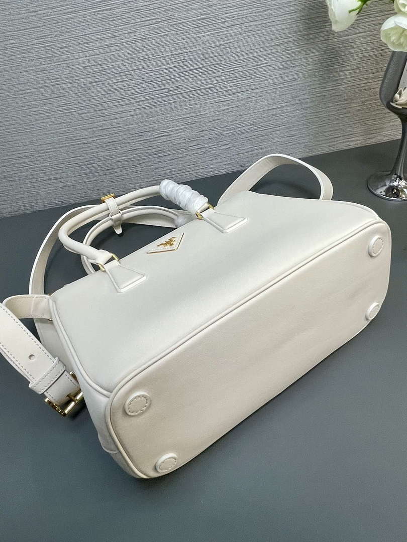 Prada Medium Prada Galleria Saffiano leather bag 1BA863 White