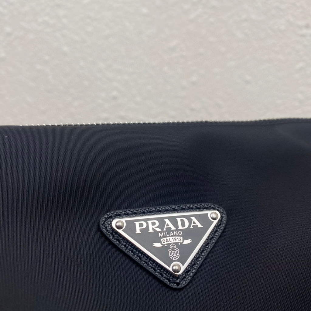 Prada Nylon Prada Triangle shoulder bag 1BH190 Black