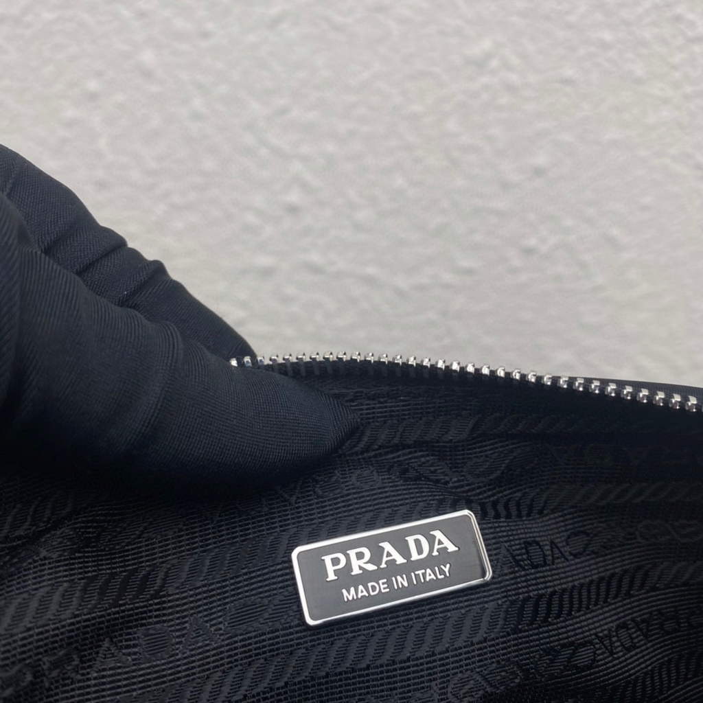 Prada Nylon Prada Triangle shoulder bag 1BH190 Black