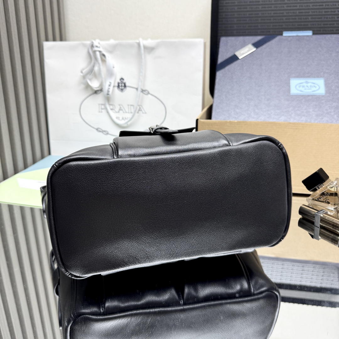 Prada Route medium leather tote bag 1BG660 Black