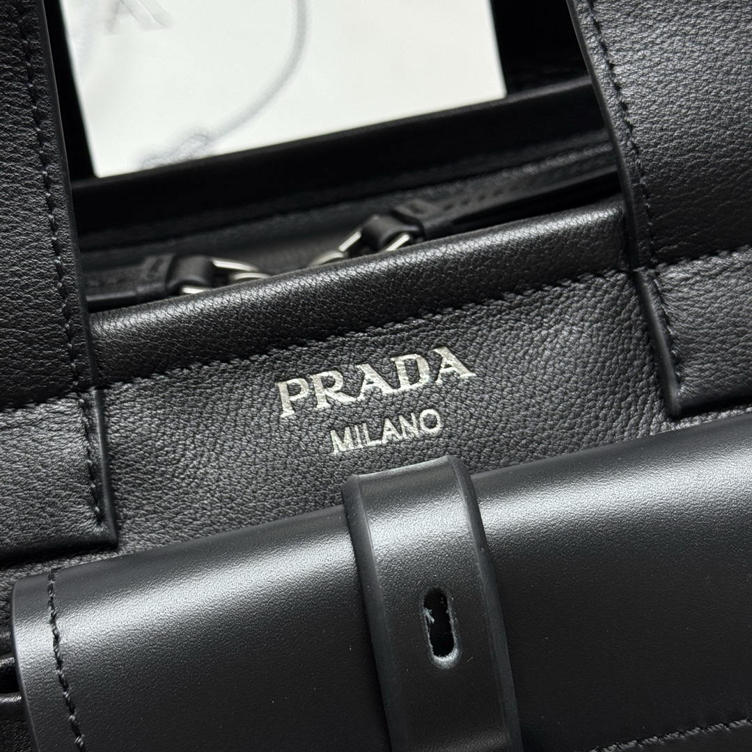 Prada Route medium leather tote bag 1BG660 Black