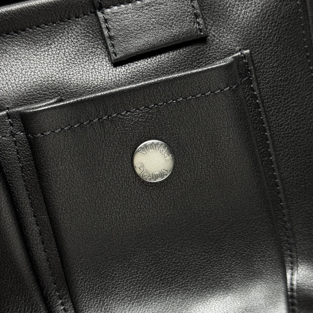 Prada Route medium leather tote bag 1BG660 Black