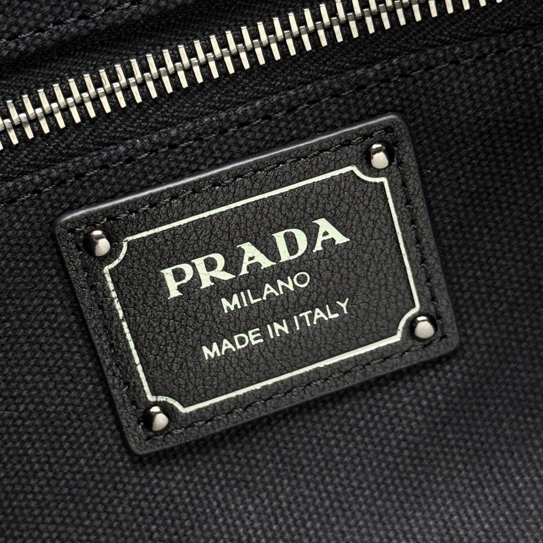 Prada Route medium leather tote bag 1BG660 Black
