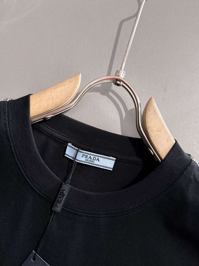 Prada Short-sleeved T-shirt for Men and Women P55390