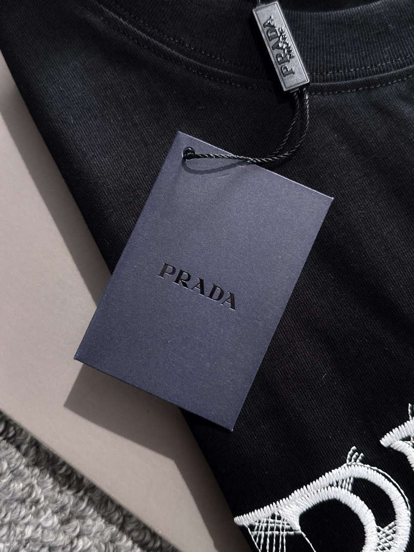 Prada Short-sleeved T-shirt for Men and Women P55393