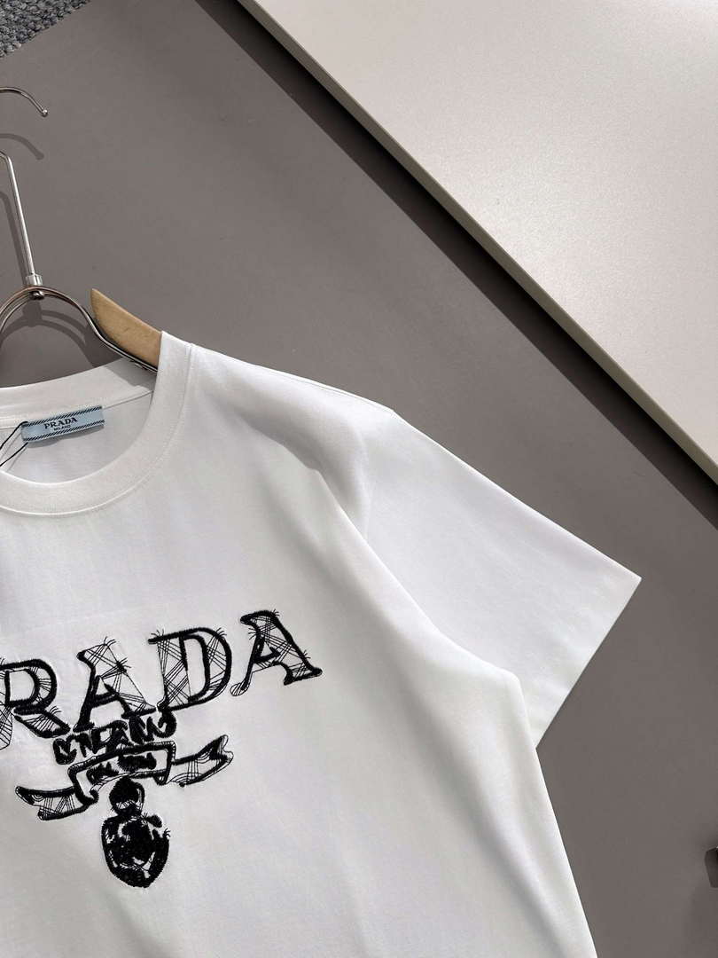 Prada Short-sleeved T-shirt for Men and Women P55394