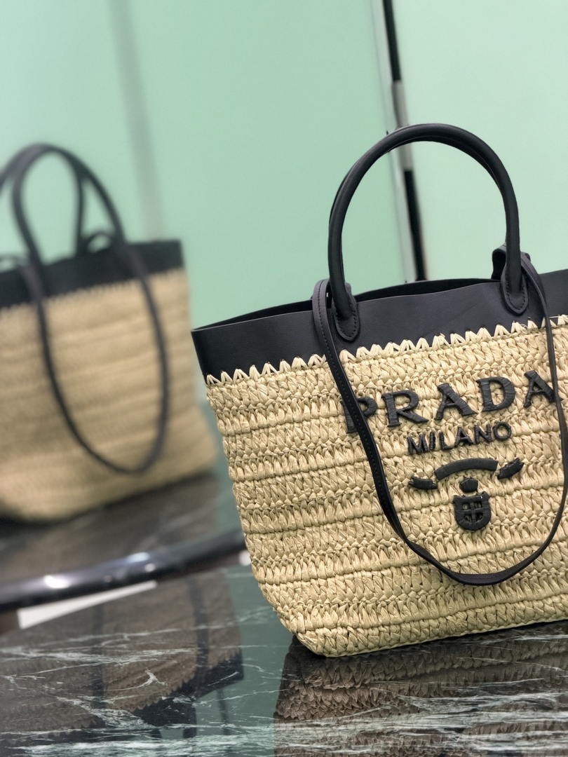 Prada Small crochet and leather tote bag 1BG500 Black