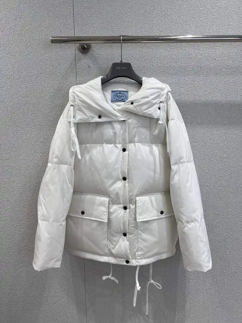 Prada Women White hooded down Jacket P99482