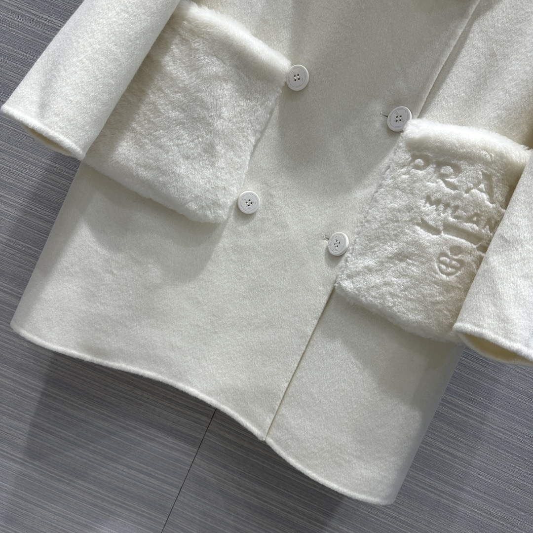 Prada Women's Fashion Clothing Cashmere Coat P99465