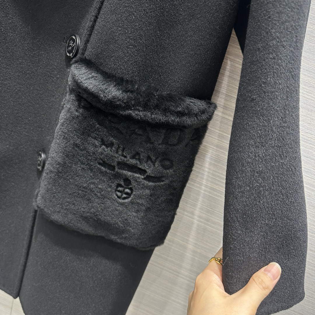 Prada Women's Fashion Clothing Cashmere Coat P99466
