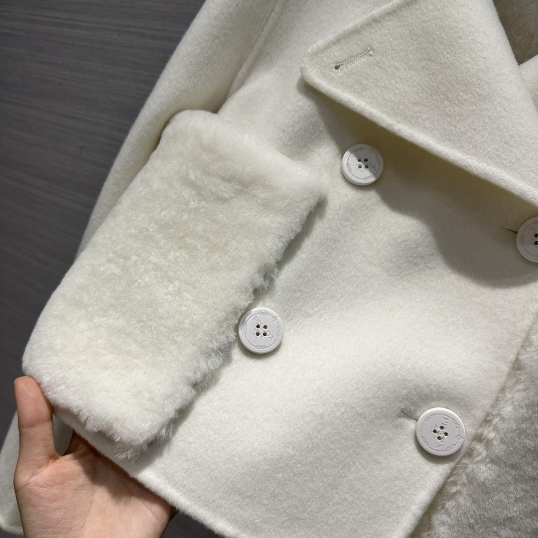 Prada Women's Fashion Clothing Cashmere Short Coat P99463