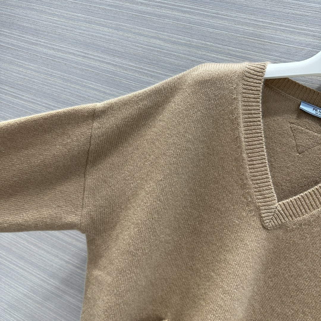 Prada Women's Fashion Clothing Cashmere Sweater P99469