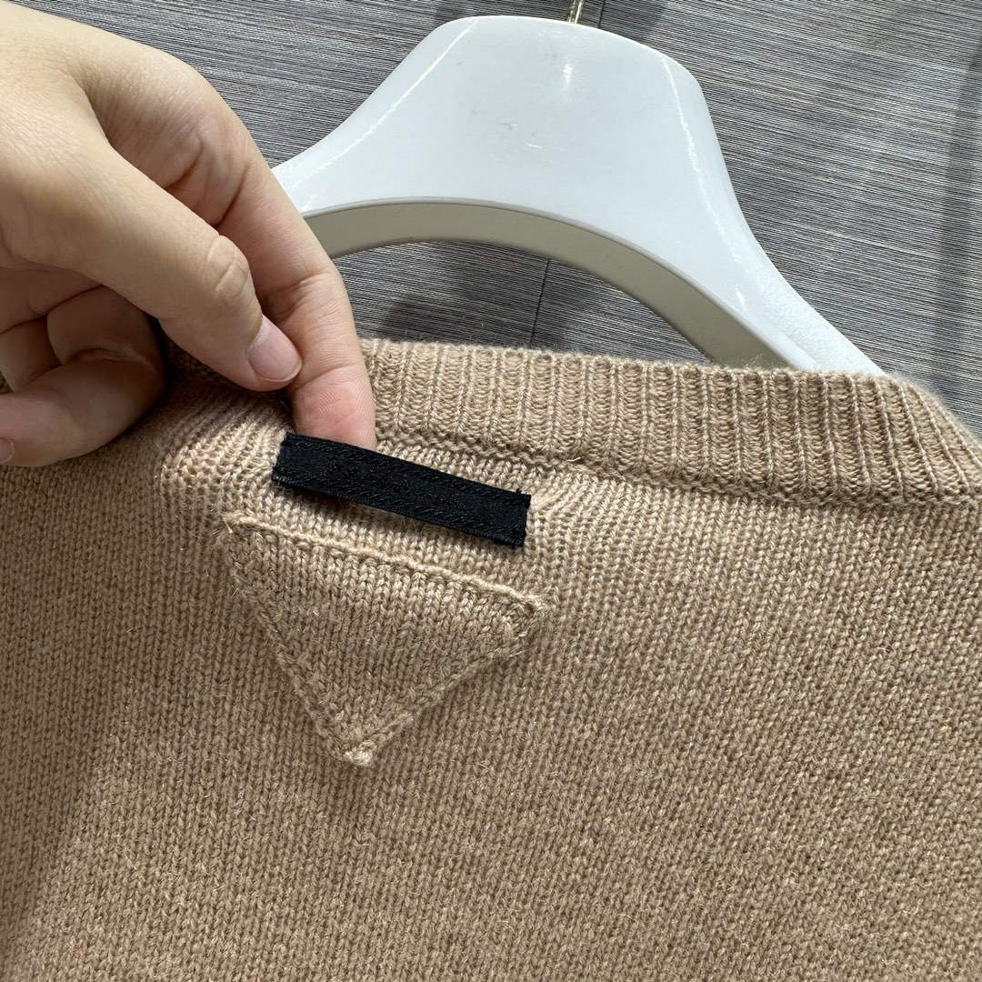 Prada Women's Fashion Clothing Cashmere Sweater P99469