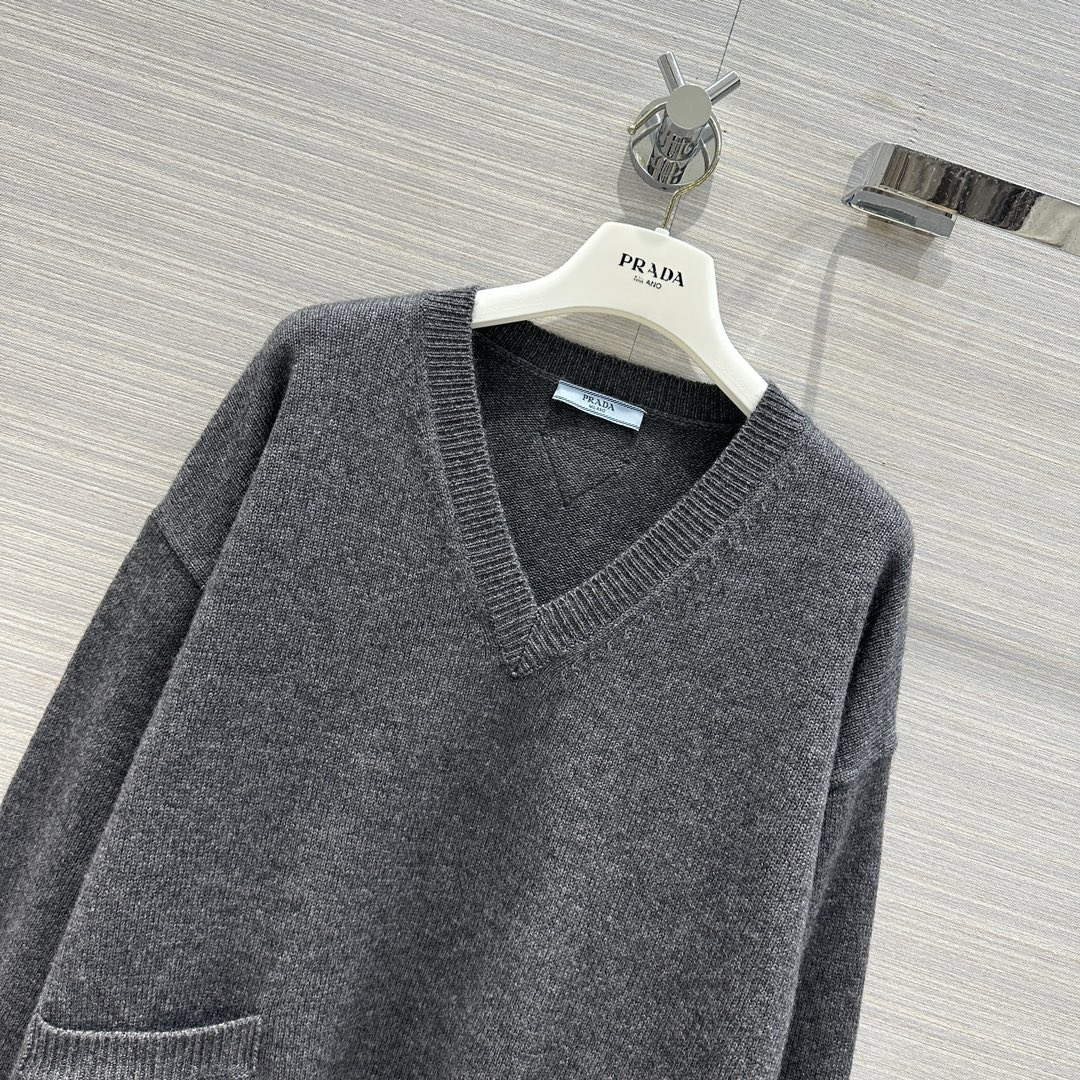 Prada Women's Fashion Clothing Cashmere Sweater P99470