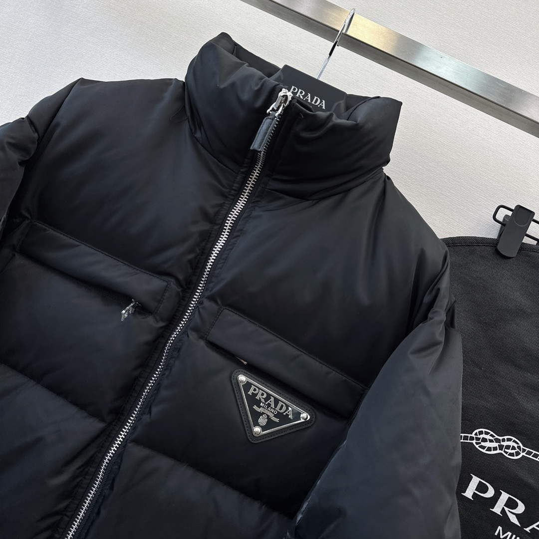 Prada Women's Men's Fashion Clothing Down Coat P74180