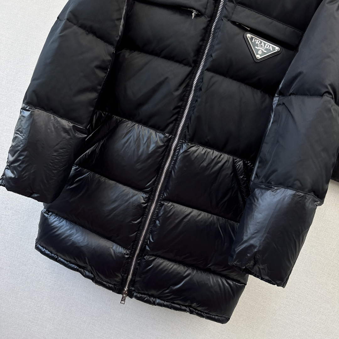 Prada Women's Men's Fashion Clothing Down Coat P74180