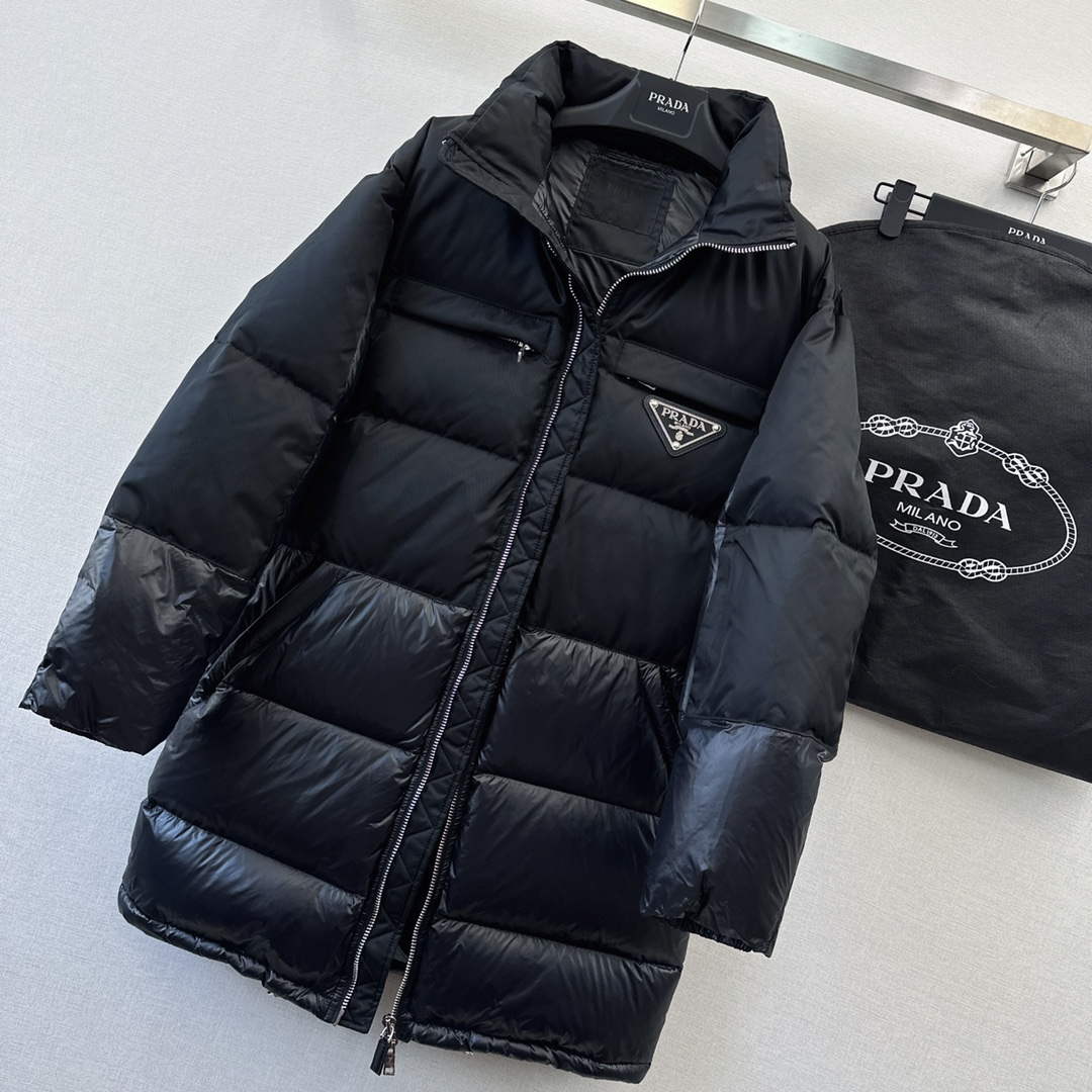Prada Women's Men's Fashion Clothing Down Coat P74180