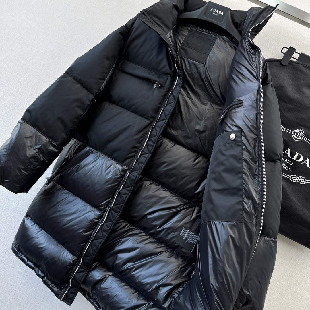 Prada Women's Men's Fashion Clothing Down Coat P74180