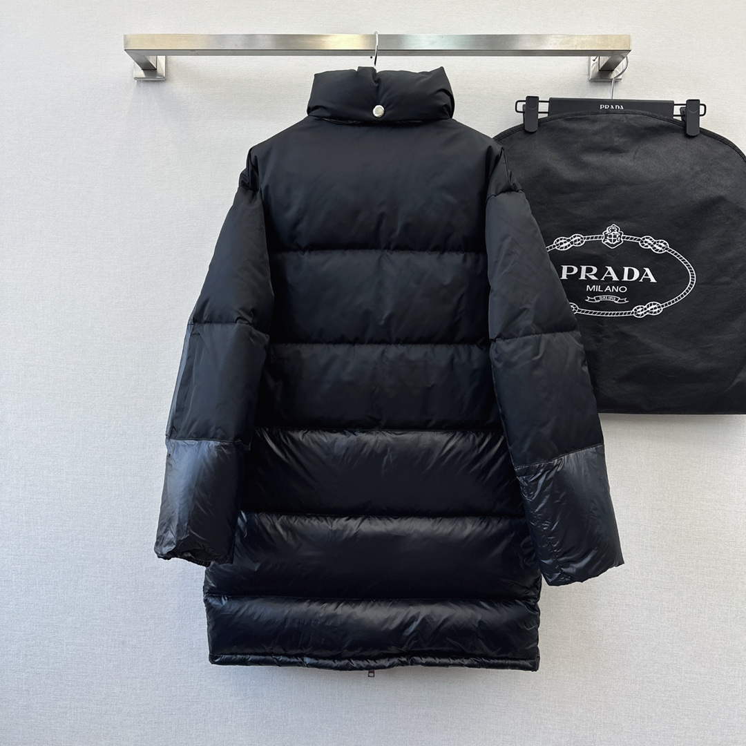 Prada Women's Men's Fashion Clothing Down Coat P74180
