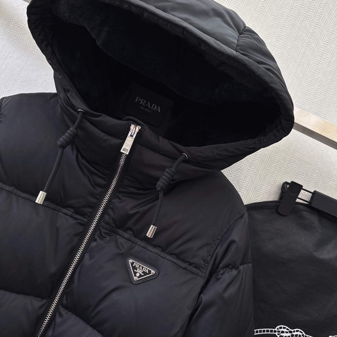 Prada Women's Fashion Clothing Down Coat P74181