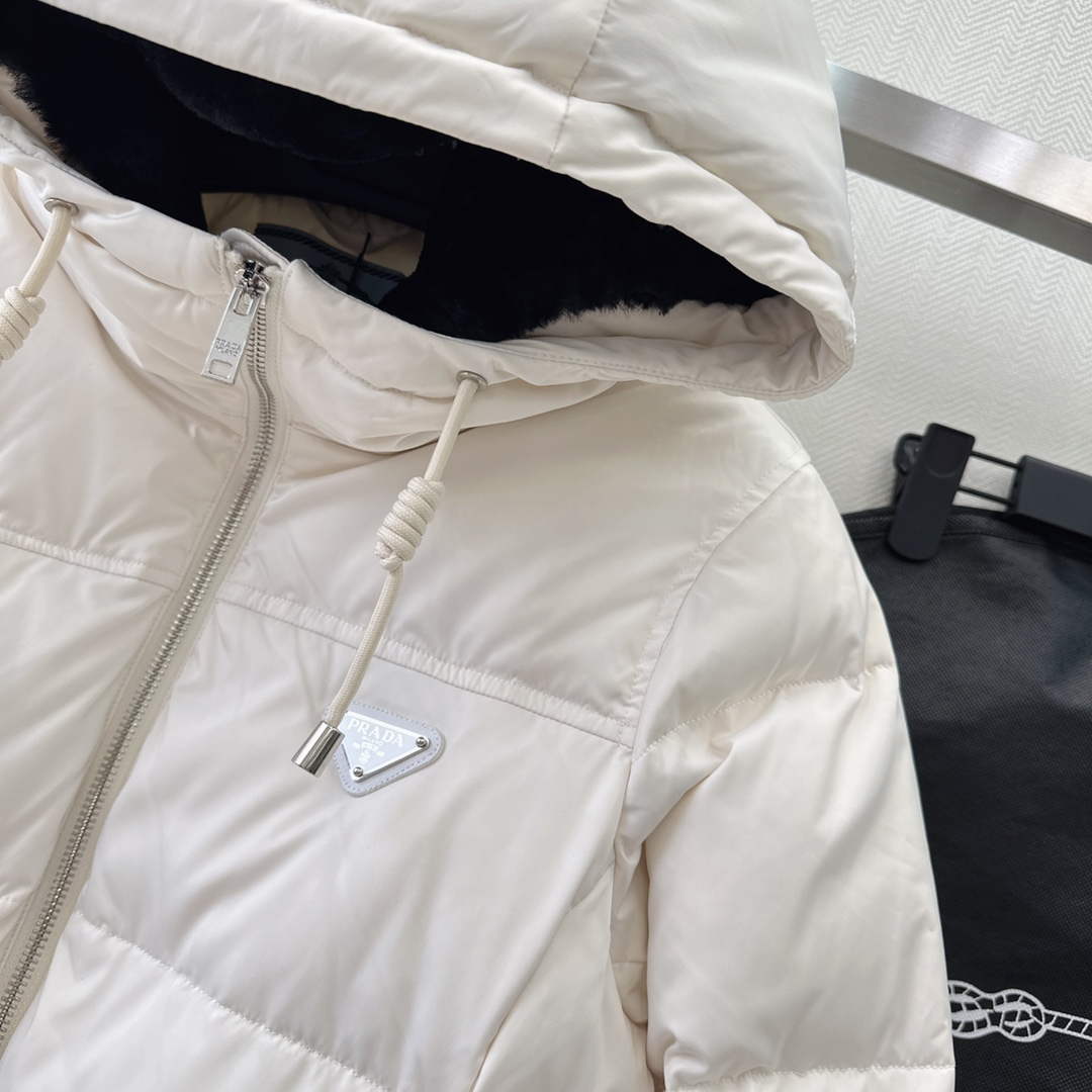Prada Women's Fashion Clothing Down Coat P74182
