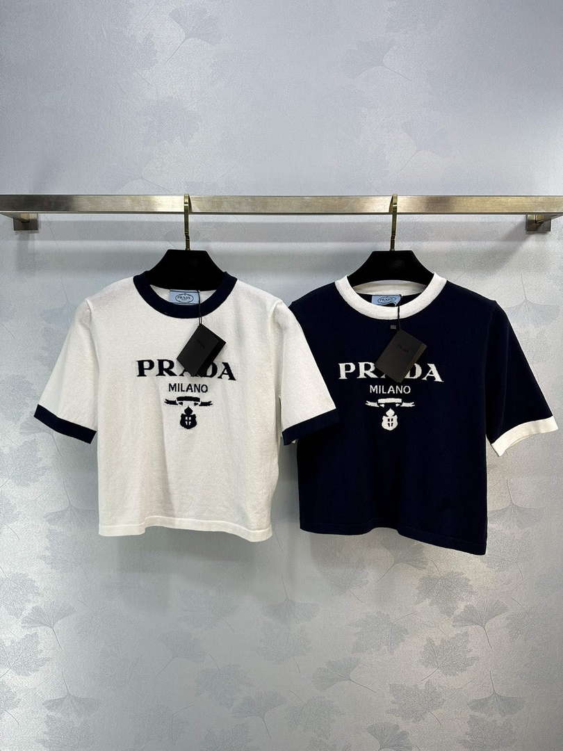 Prada Women's T-shirt Fashion Clothing P89210