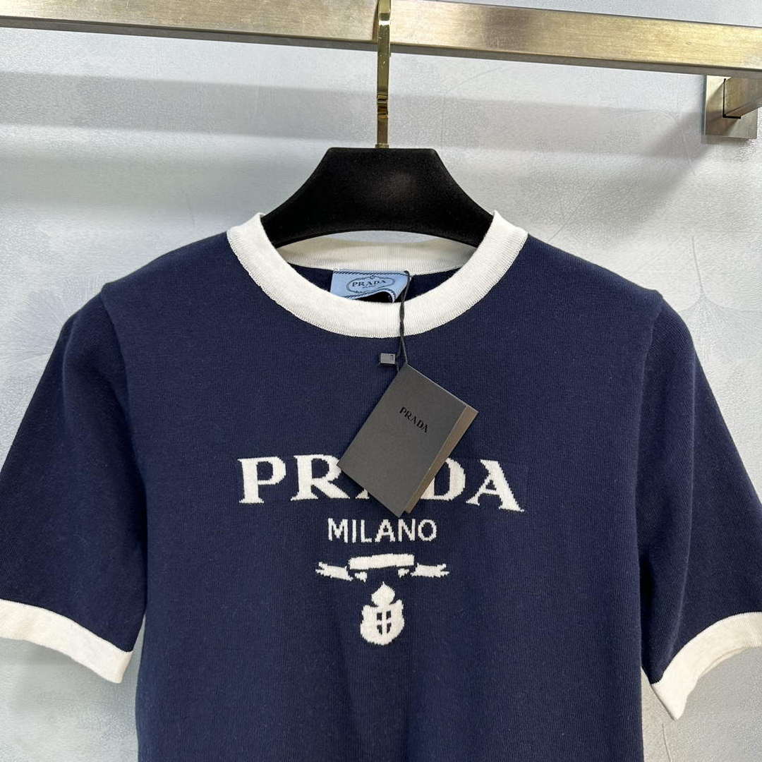 Prada Women's T-shirt Fashion Clothing P89210