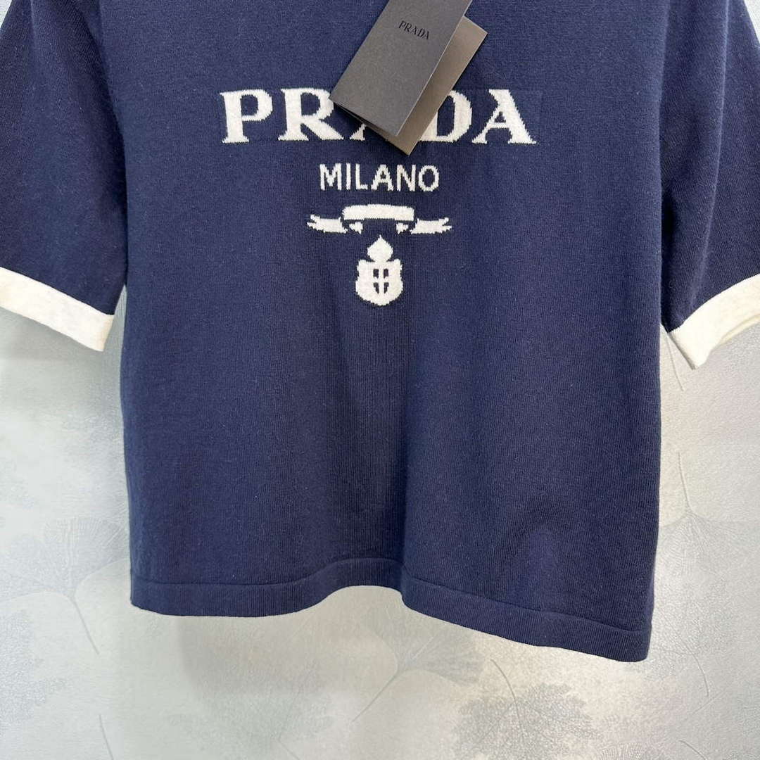Prada Women's T-shirt Fashion Clothing P89210