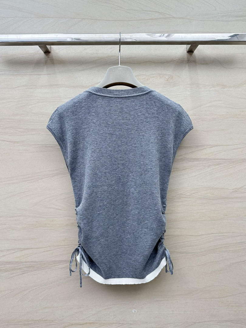 Prada Women's T-shirt Fashion Clothing P89211