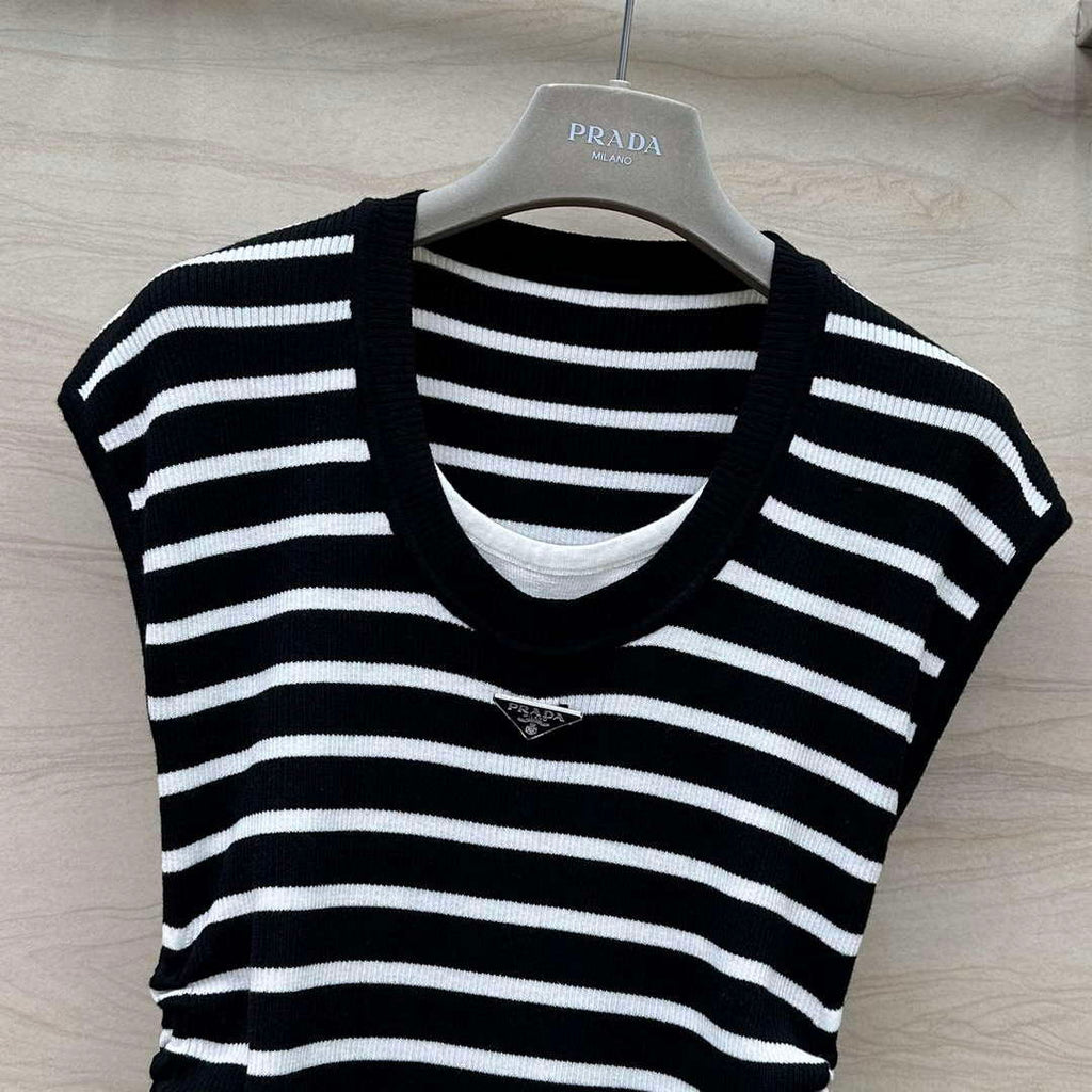 Prada Women's T-shirt Fashion Clothing P89212