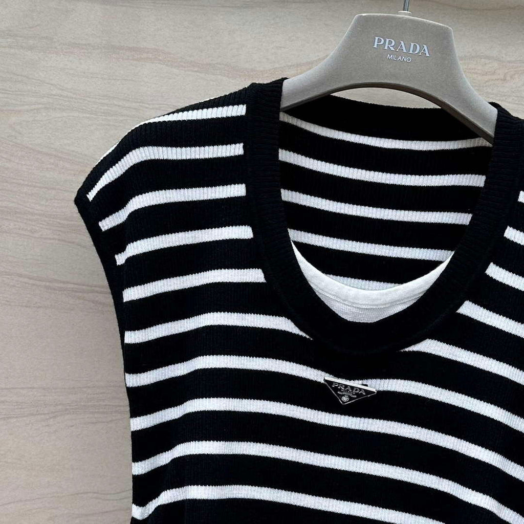 Prada Women's T-shirt Fashion Clothing P89212
