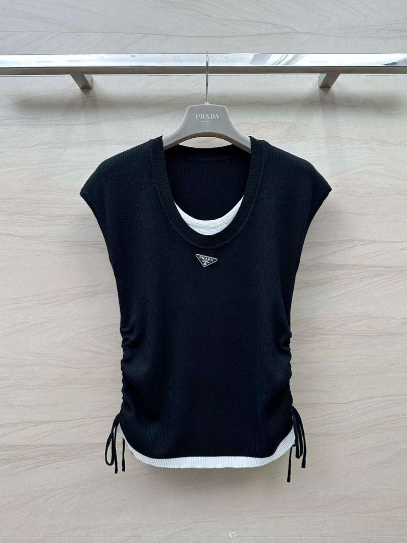 Prada Women's T-shirt Fashion Clothing P89213