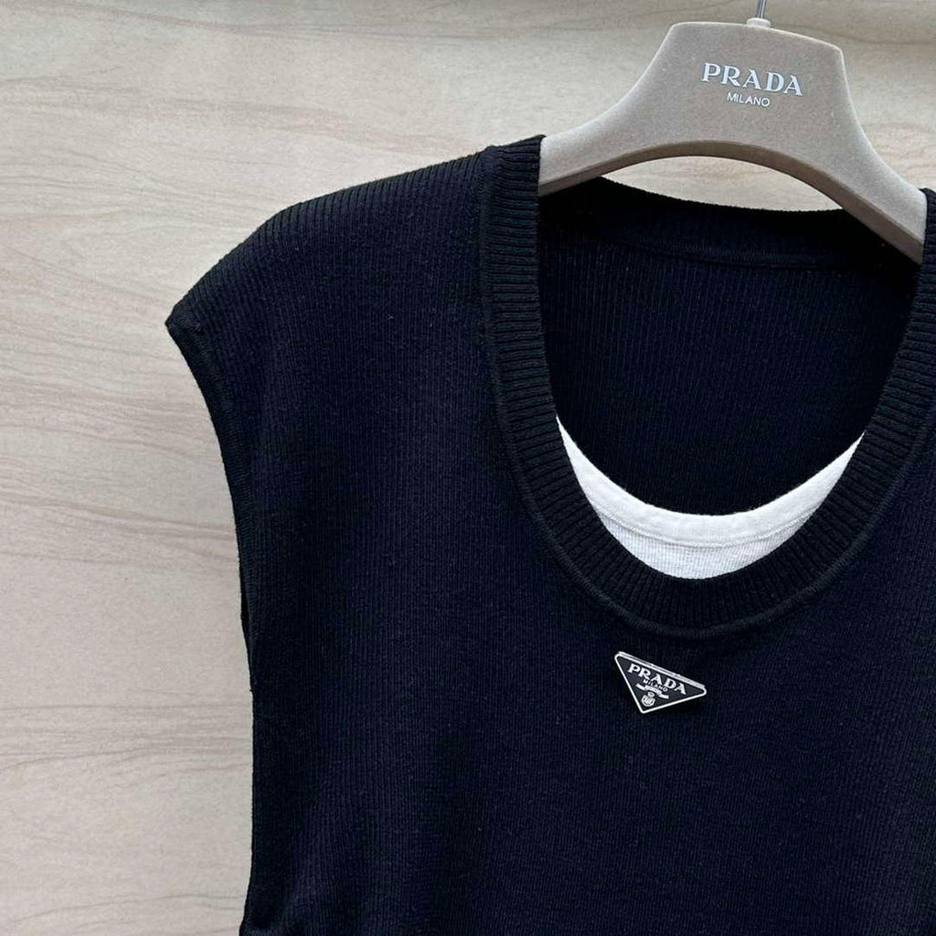 Prada Women's T-shirt Fashion Clothing P89213
